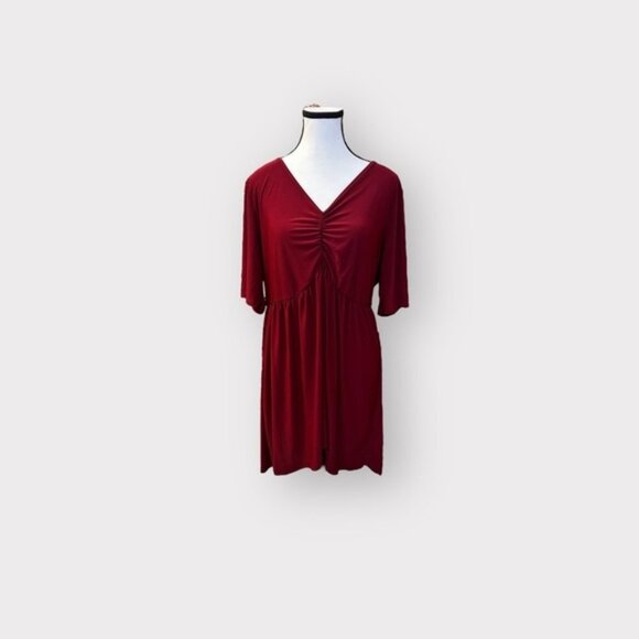 Women’s Torrid Deep Red Studio Knit V-Neck Ruched Front Babydoll Tee 2 2XL XXL - Picture 3 of 13